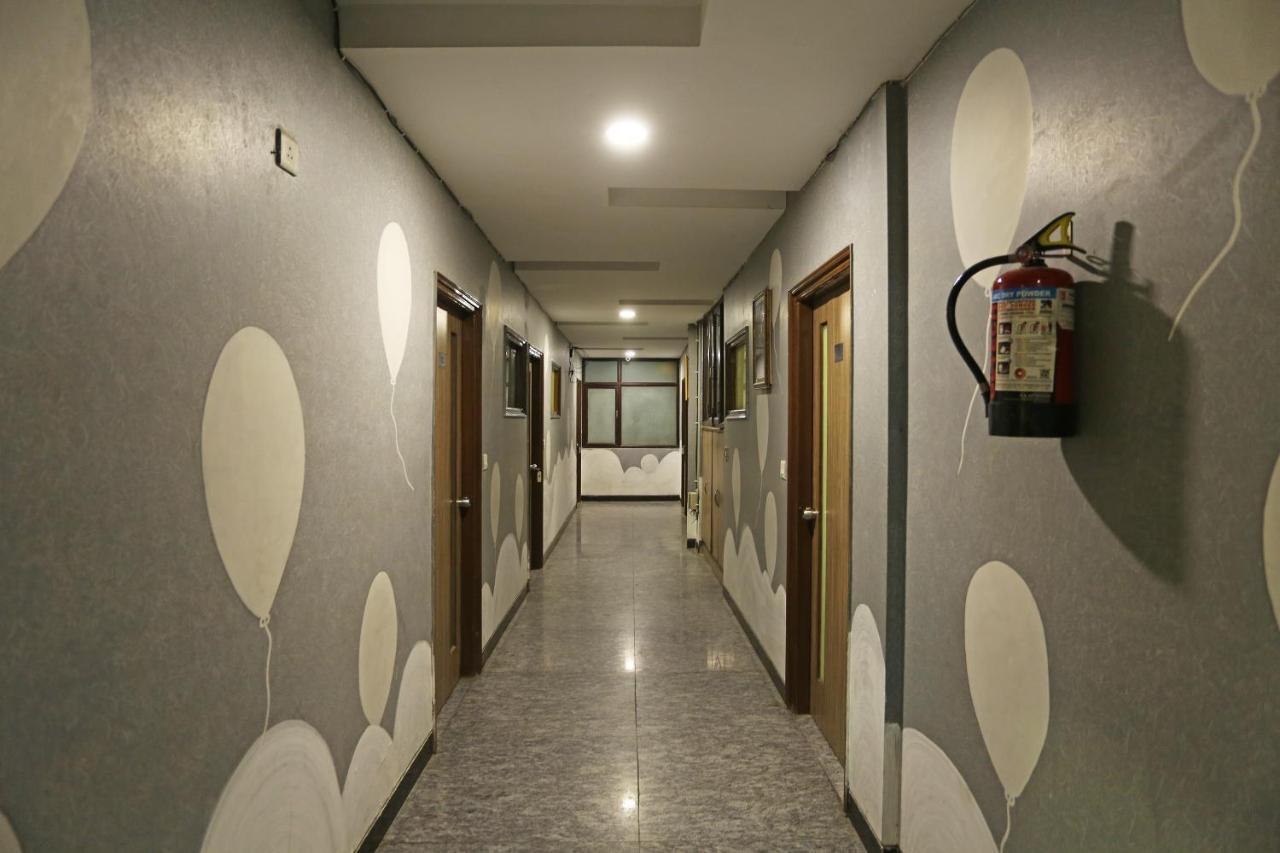 Airport Hotel Ambrosia Neu-Delhi Exterior foto