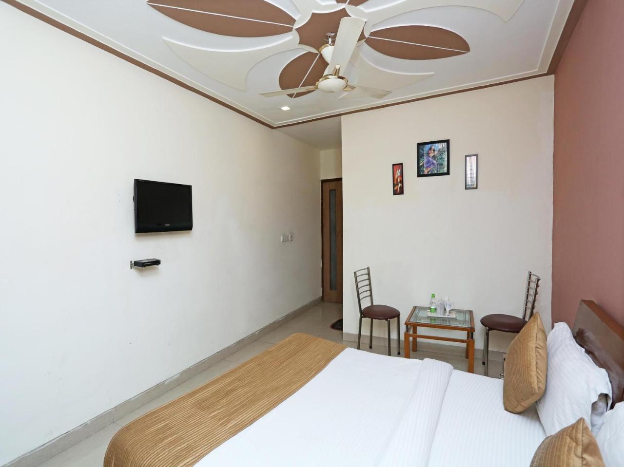 Airport Hotel Ambrosia Neu-Delhi Exterior foto