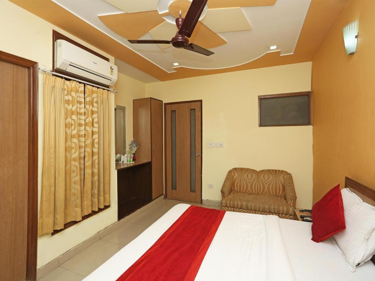 Airport Hotel Ambrosia Neu-Delhi Exterior foto
