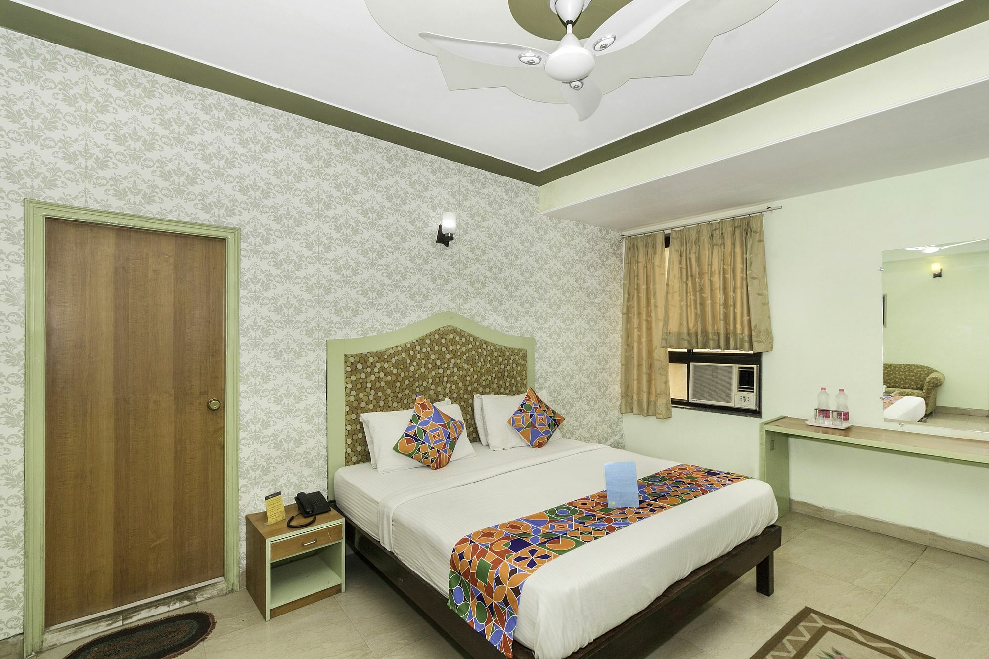 Airport Hotel Ambrosia Neu-Delhi Exterior foto